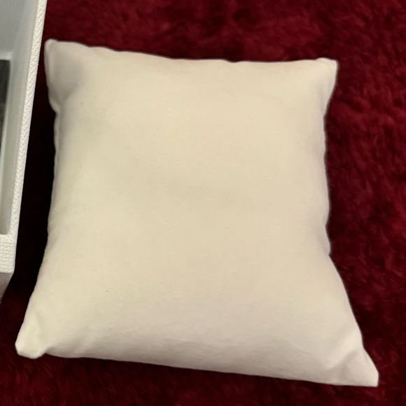 Four Brand new Guess watch boxes - Picture 8 of 10